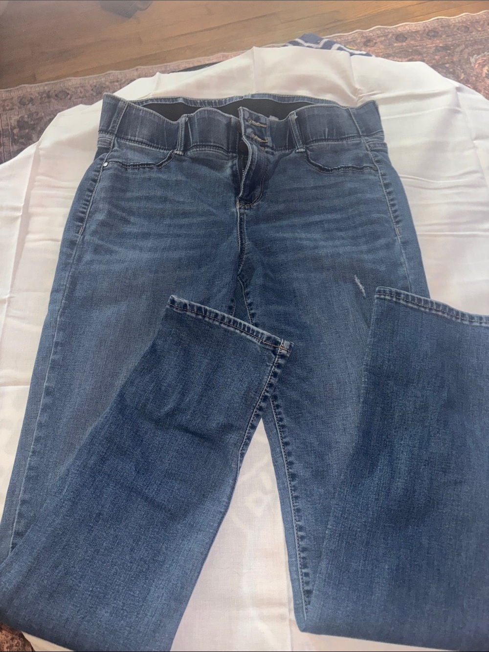 Apt. 9 Women’s Straight Leg Jeans in Medium Blue Wash